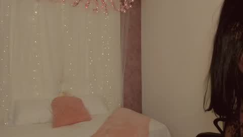 lily_noir_ online show from May 24, 11:44 pm
