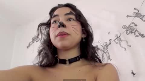 Snapshot of lily_robertss_ chatting on October 20, 3:39 pm Lily Roberts online show from October 20, 3:39 pm