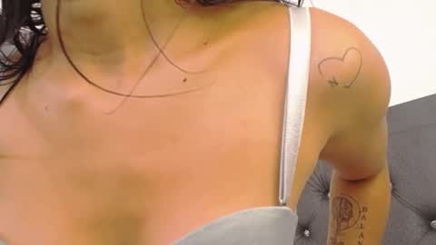 Snapshot of lily_robertss_ chatting on February 23, 5:50 pm Lily Roberts online show from February 23, 5:50 pm