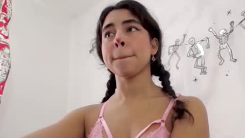 Snapshot of lily_robertss_ chatting on October 21, 3:48 pm Lily Roberts online show from October 21, 3:48 pm