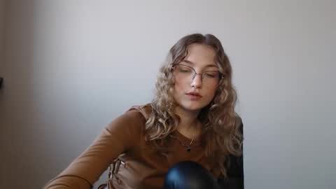 small lily online show from February 27, 1:04 pm