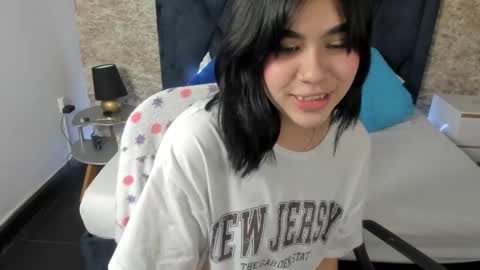 Snapshot of lily_woodz chatting on February 25, 6:55 pm LilyWoodz online show from February 25, 6:55 pm