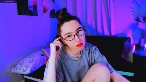 LILY online show from November 12, 9:33 am