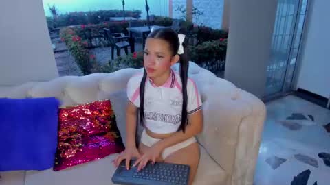 Lili  online show from June 13, 12:15 pm