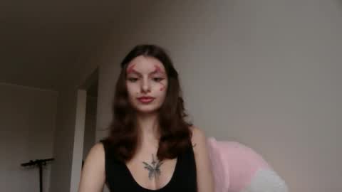 lilycandy_ online show from October 31, 1:33 pm