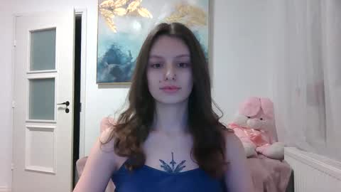 lilycandy_ online show from March 4, 4:48 pm