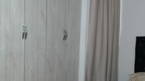 lilyfox23 online show from April 22, 12:56 pm