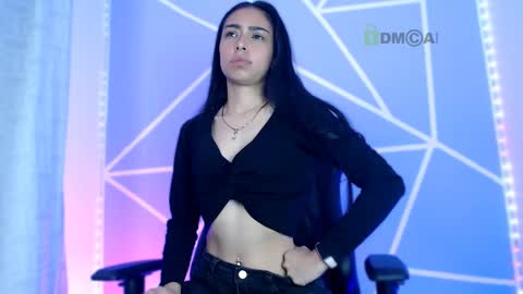 Snapshot of lilylouisee_ chatting on January 10, 1:52 pm Liliana louise online show from January 10, 1:52 pm