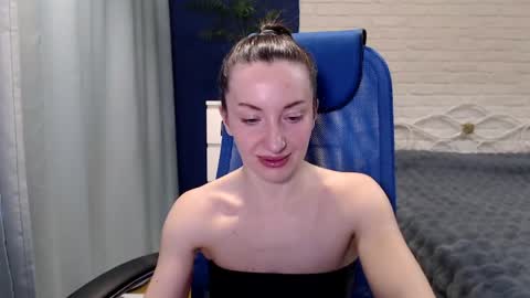 Lily online show from April 21, 8:21 am