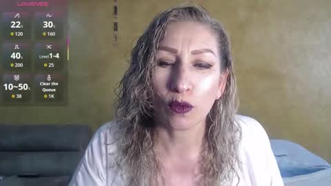 Lily Queen online show from February 5, 6:33 pm