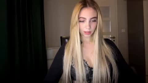 Lily online show from May 6, 6:25 pm