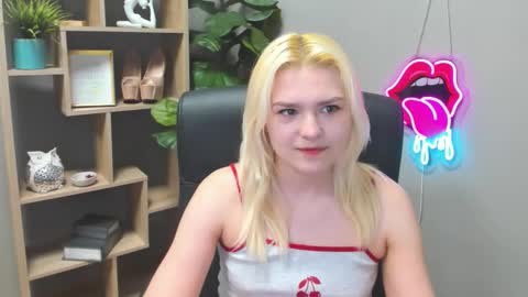 Lily online show from March 27, 7:58 am