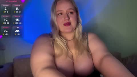 lina_hottie online show from December 5, 9:52 am