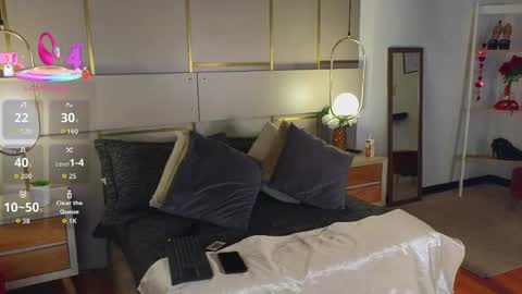 Lina online show from April 7, 7:05 pm