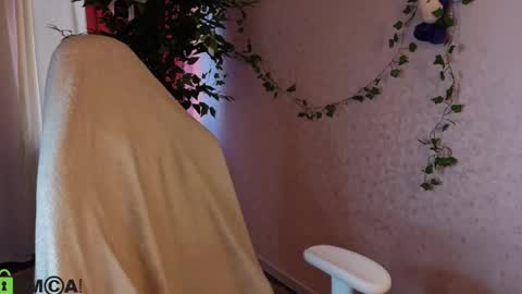 LINA online show from May 1, 1:10 am