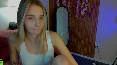 LINA online show from May 18, 1:04 am