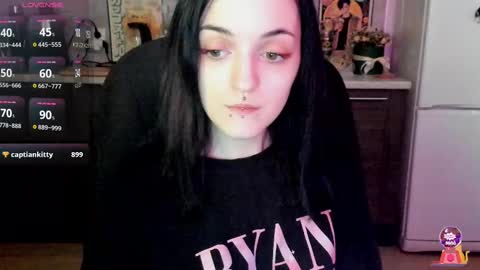 Lina 3  1715622743 online show from February 11, 11:42 am