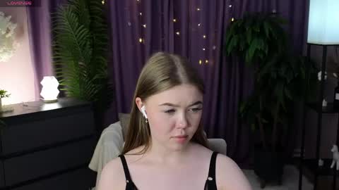 linabliss online show from April 10, 7:24 am