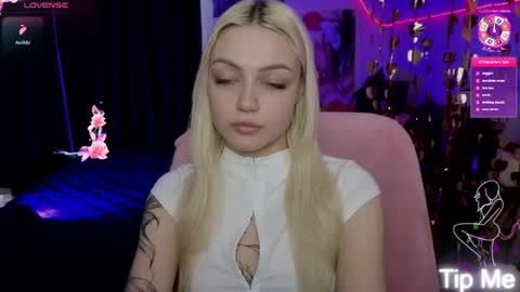 I am Lina online show from April 22, 10:11 am