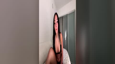 linaloveee online show from June 18, 6:08 am