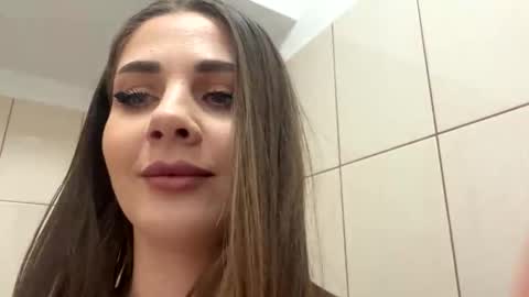 LinaReese online show from March 6, 8:02 am