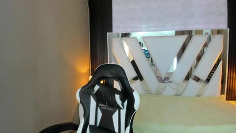  Linda  online show from April 6, 6:31 pm