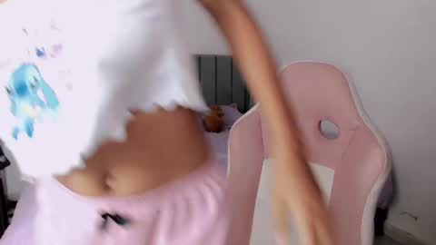 linda brown  online show from April 24, 12:40 pm