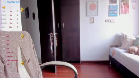 Giggles  online show from January 15, 1:41 pm