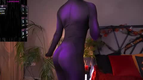Snapshot of lindathacker chatting on October 25, 4:35 am your Linda is back online show from October 25, 4:35 am