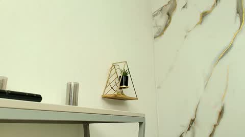  Lindsey  online show from March 5, 11:52 am