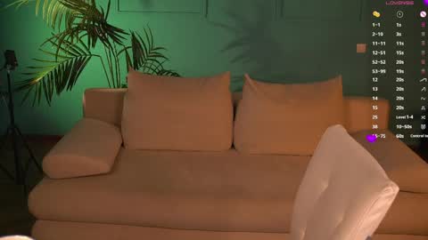 lindsi_luvviv online show from April 5, 5:10 pm