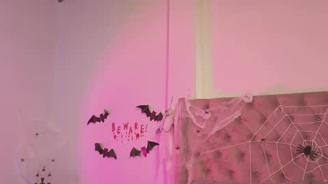Snapshot of linoshka_1 chatting on October 17, 10:14 pm Luciana online show from October 17, 10:14 pm