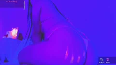 Snapshot of linoshka_1 chatting on October 4, 9:12 pm Luciana online show from October 4, 9:12 pm