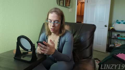 Linzy19 online show from December 2, 4:49 pm