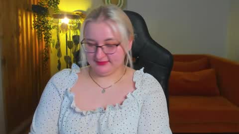 LioraArdyn online show from April 22, 5:47 am