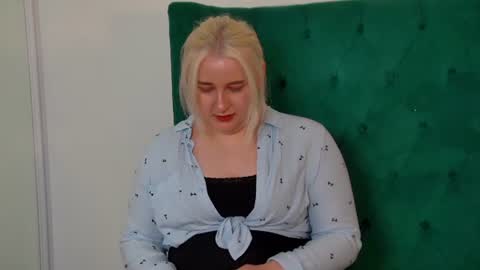 LioraArdyn online show from June 14, 5:04 pm