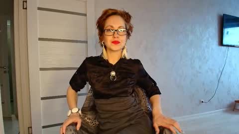 Liora Weiss online show from April 19, 9:21 am