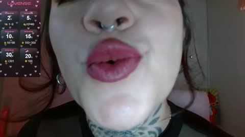 Snapshot of lisa_avila_ chatting on February 21, 10:15 pm Lisa online show from February 21, 10:15 pm