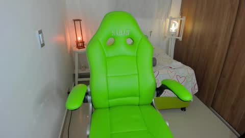 Snapshot of lisa_gerrard_ chatting on February 20, 11:53 am Lisa online show from February 20, 11:53 am