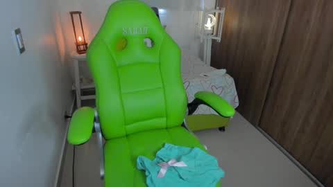 Snapshot of lisa_gerrard_ chatting on February 17, 3:11 pm Lisa online show from February 17, 3:11 pm