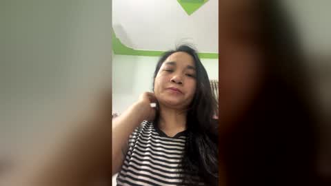 lisa_hanw online show from April 28, 6:23 pm