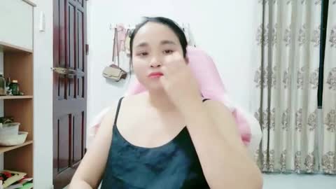 lisa_hanw online show from May 11, 2:56 pm