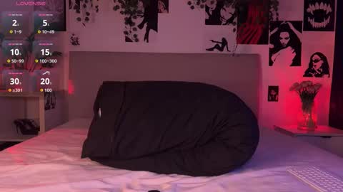 lisa_moons online show from March 18, 6:25 pm