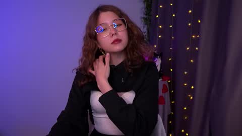  Lisa  online show from December 5, 9:01 pm