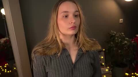 Elisabeth or Lisa online show from December 13, 8:15 pm