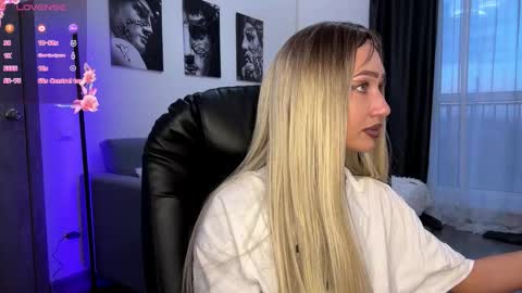 Lisa online show from October 25, 12:27 pm