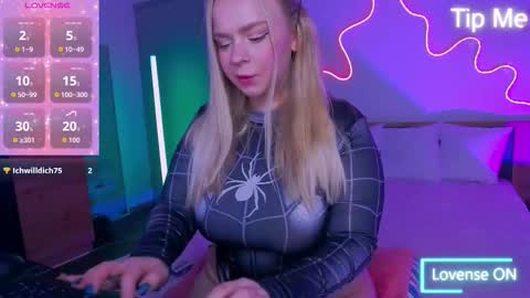 Lisa online show from November 22, 2:04 pm