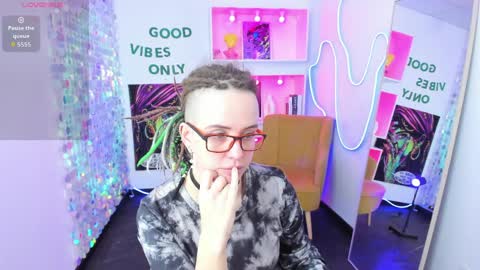 Lisa online show from April 2, 5:26 am