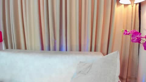 LisaHadwiin online show from February 15, 9:37 pm