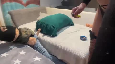 cristin online show from April 23, 3:14 am